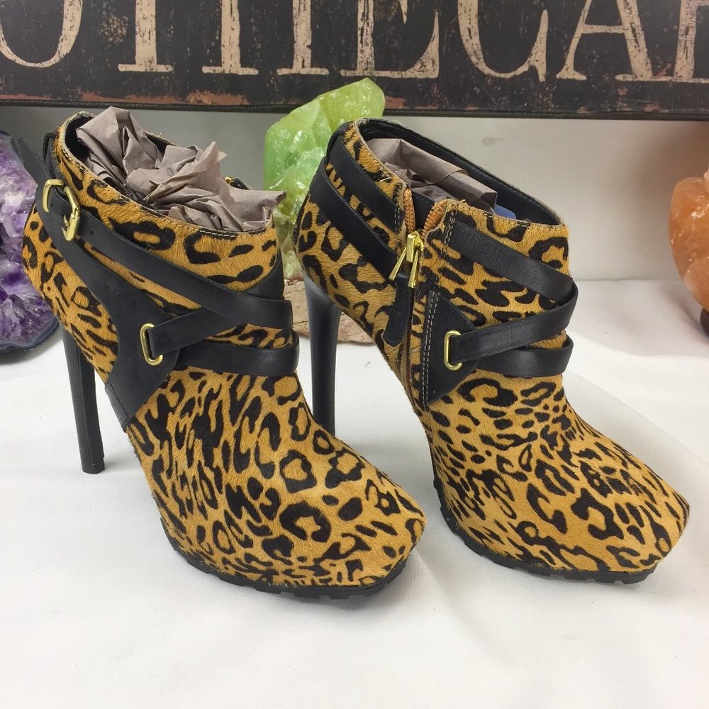 GUESS Leopard Faux Fur Platform Boots Size 7 strap